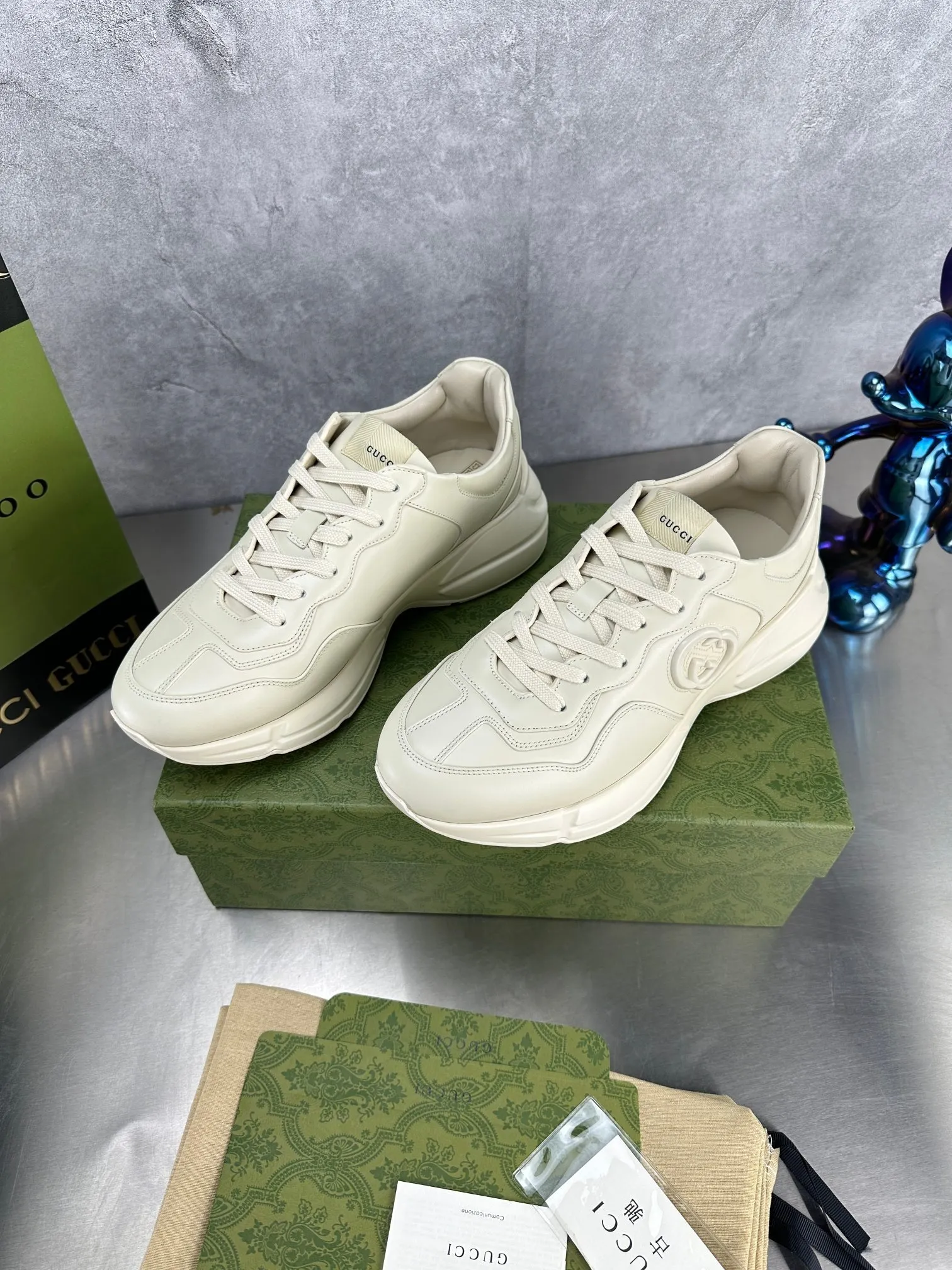 P800🔵GUCCI Italian Gucci dad shoes Top version 🔜Original quality🔜Purchasing level 2️⃣ years of experience in making dad shoes. It took more than 3 months of research and development to disassemble the original version, and it is finally available! The goods are worth looking forward to! 👫 style for couples 🔜Versatile in all seasons🔜 Fashion🔜 Personality 🔜Distinctive 🔵More than 100 layouts in the whole series, welcome to inquire for pictures Outsole: The latest original developed TPU Upper: Imported first-layer silk cowhide🐮 Lining: Original A-grade mixed sheepskin🐮 Foot: Original A-grade imported cowhide 💯Counter genuine complete package Midsole Latex pad with LOGO, last, oil edge, air pressure coding process, supports NFC anti-counterfeiting chip detection! Size: women’s code 34-41, men’s code 38-46 (women’s 34 41, men’s 38 46 customized)